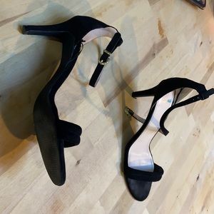Women’s high heel shoe size 8.5 Black